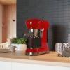 SMEG PAKOVY KAVOVAR CERVENA SCENA 02