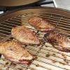 Gril na dřevěné uhlí M 38 cm,  + pojízdný stůl + ConvEGGtor + pohrabáč, zelená, Big Green Egg