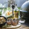 Gril na dřevěné uhlí M 38 cm,  + pojízdný stůl + ConvEGGtor + pohrabáč, zelená, Big Green Egg